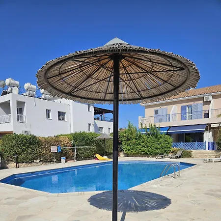 Family-friendly 2br Poolside With Terrace, Universal Area * Пафос