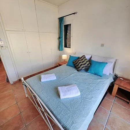 Family-friendly 2br Poolside With Terrace, Universal Area Apartment Paphos