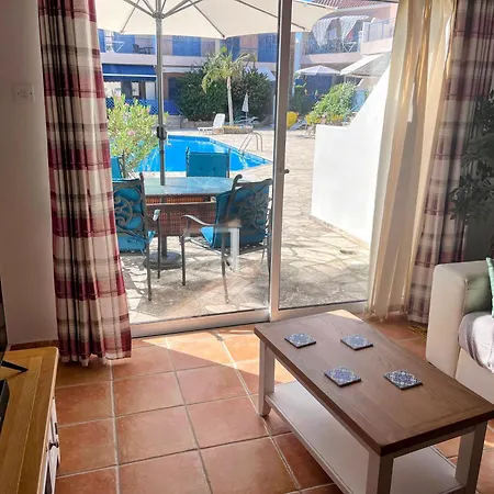 Family-friendly 2br Poolside With Terrace, Universal Area Apartment