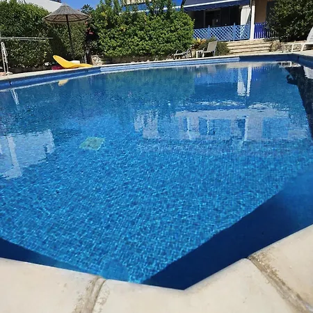 Family-friendly 2br Poolside With Terrace, Universal Area * Paphos