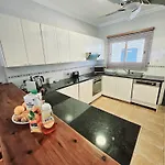Family-friendly 2br Poolside With Terrace, Universal Area Apartment